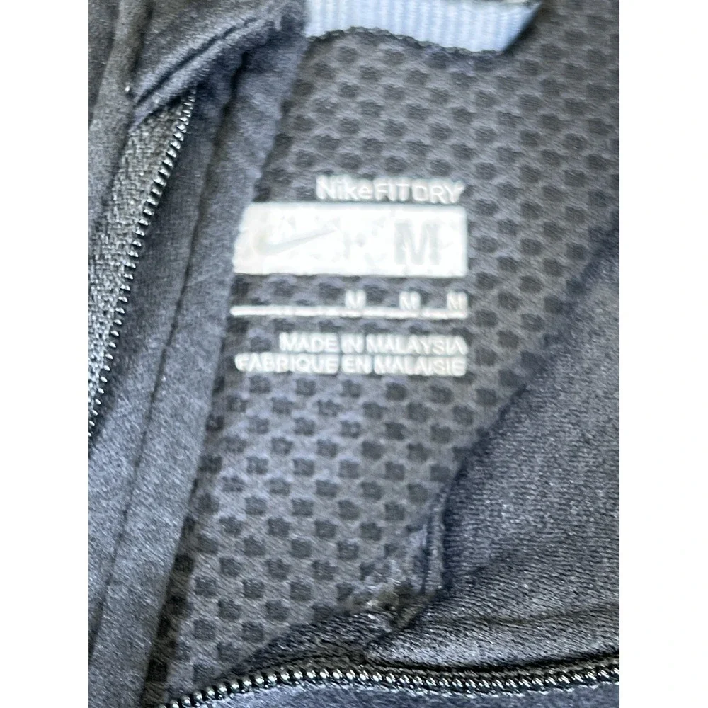Nike logo size